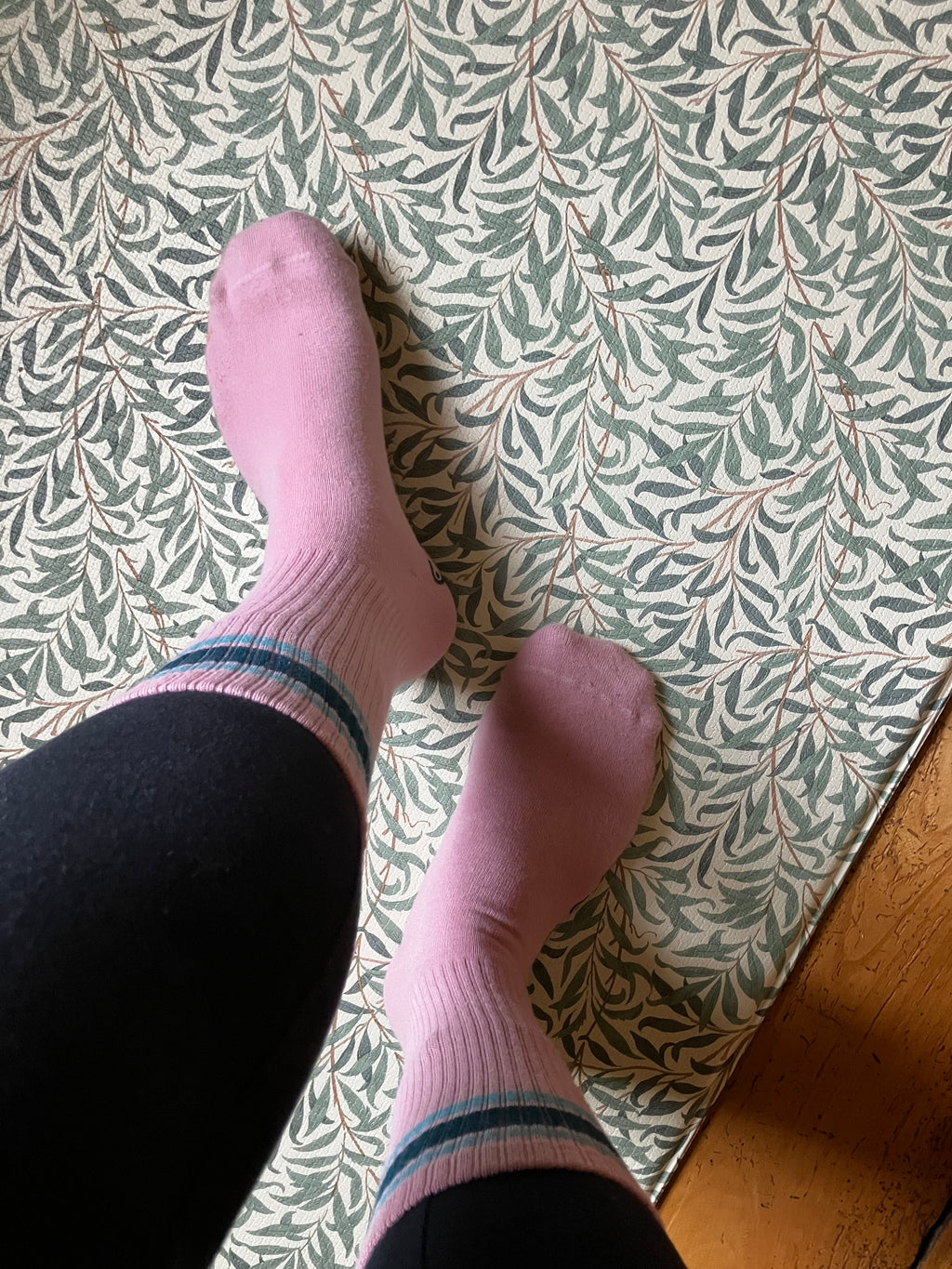 Bust a Move Organic Cotton Pilates Grip Socks in a Pop of Pink