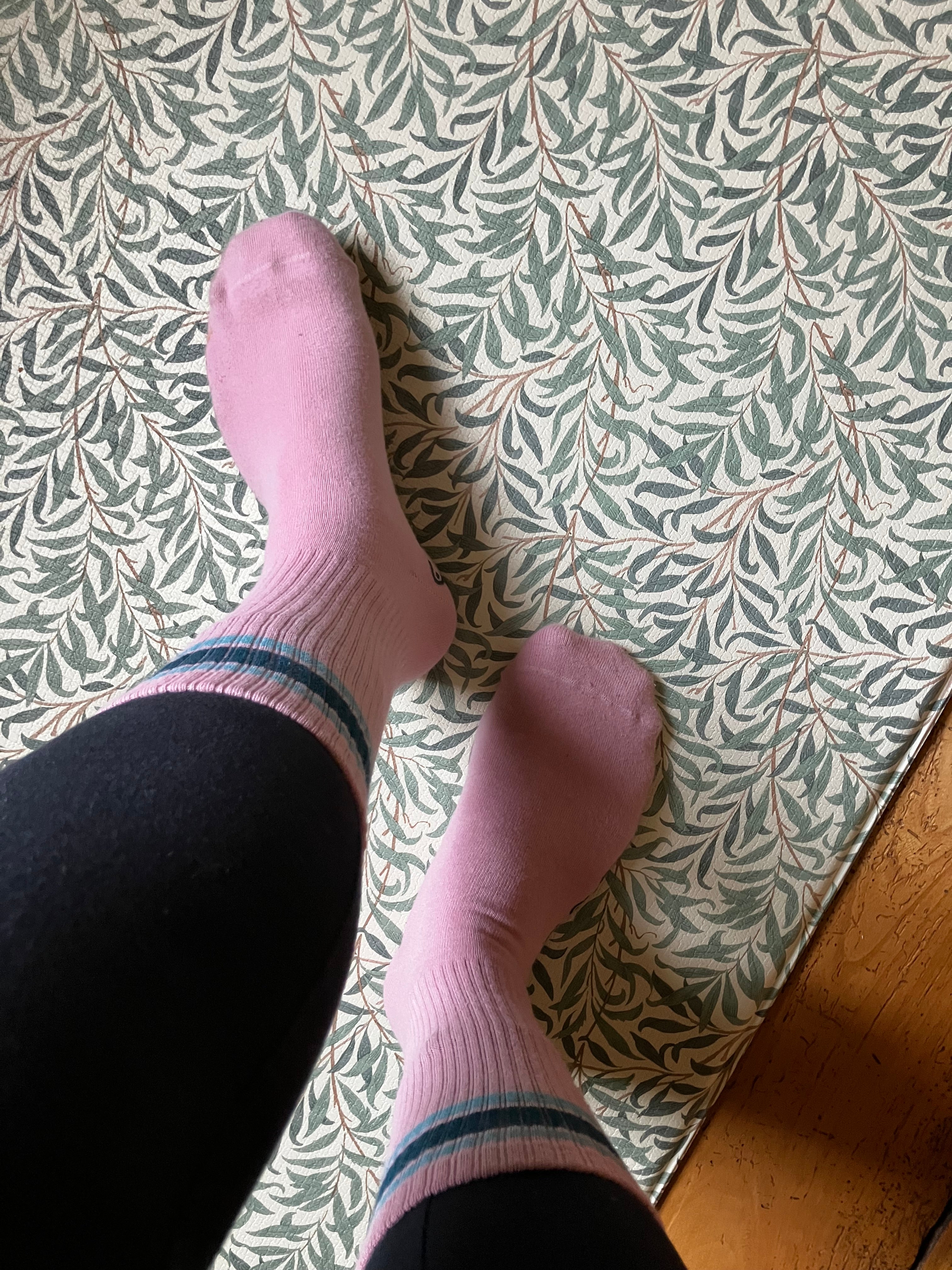 Bust a Move Organic Cotton Pilates Grip Socks in a Pop of Pink