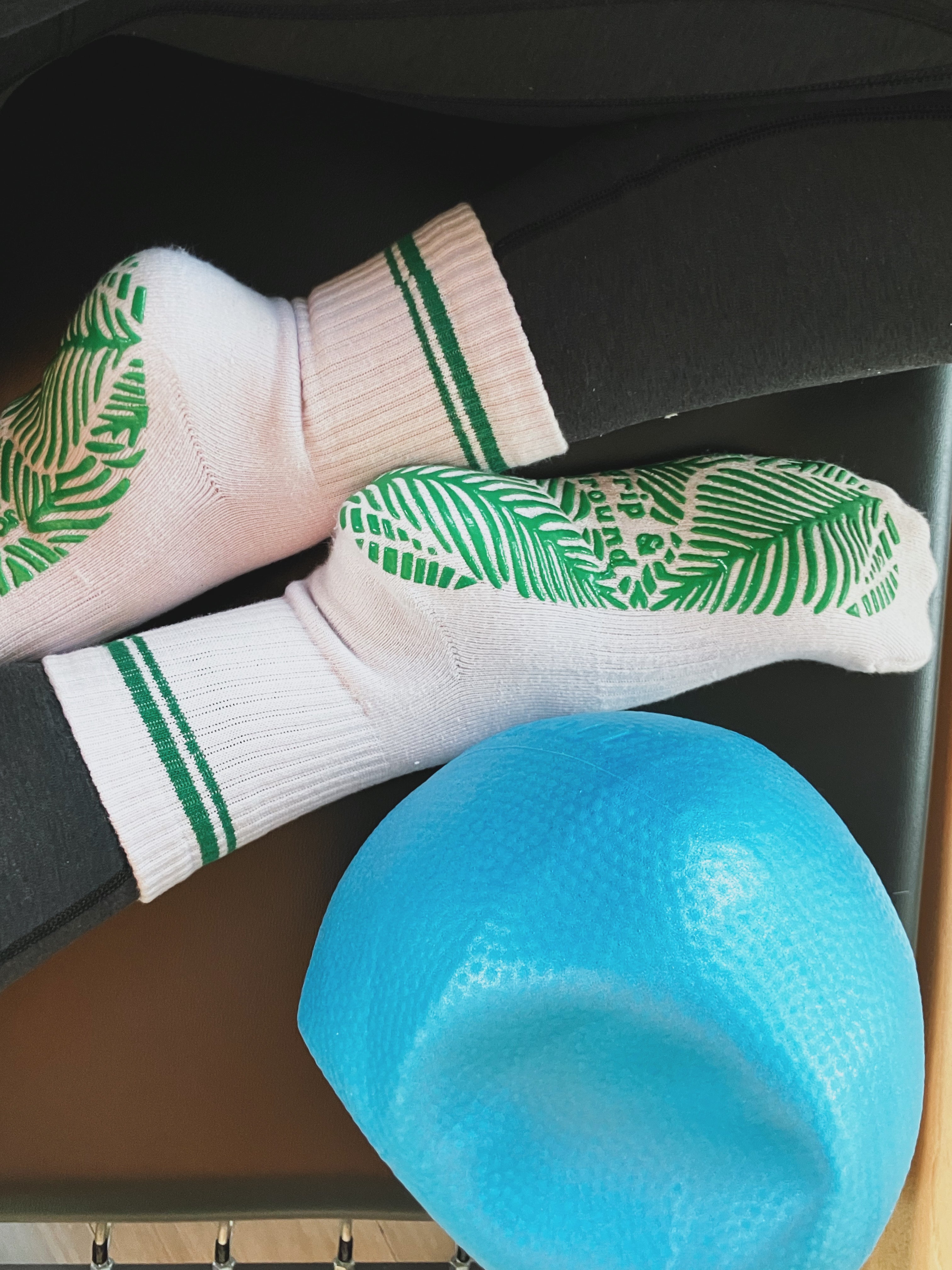 Fernscape Luxe Organic Cotton Pilates Grip Socks In Barely-There Lilac